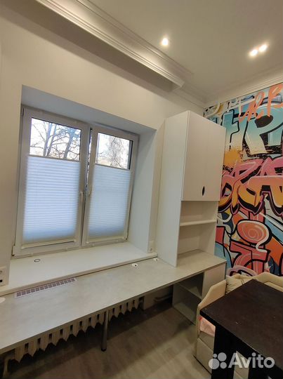 Рабочая зона: шкаф, стеллаж, стол, полки