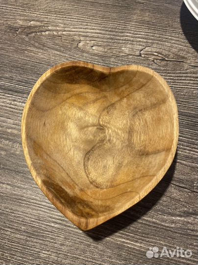 Тарелка деревянная в виде сердца