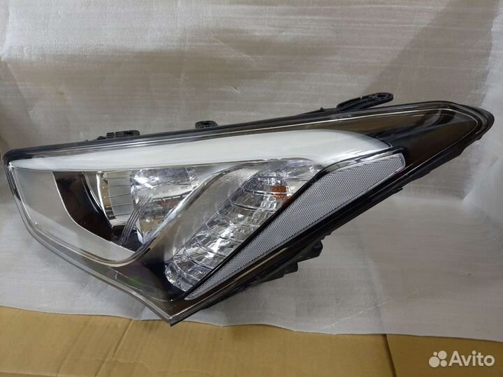 Фара левая 921012W206 Hyundai Santa Fe 3