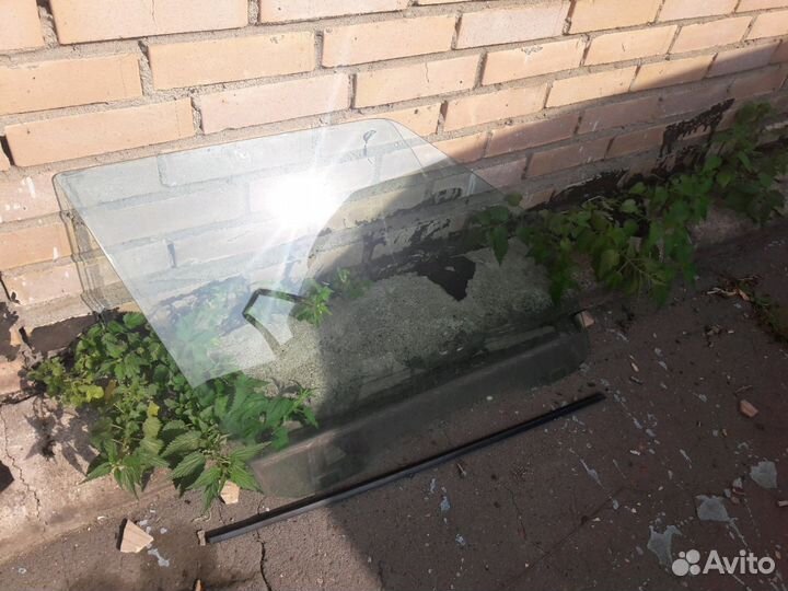 Рендж ровер вог стекло правое дверное