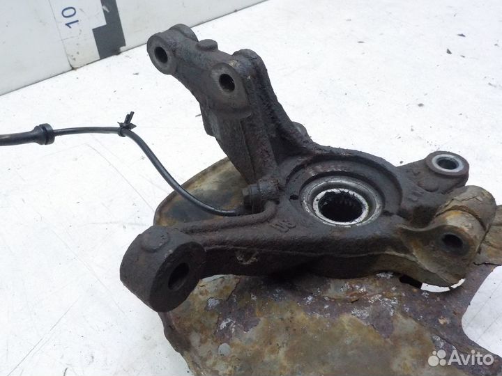 Кулак передний левый на Mazda 2 D65133031A