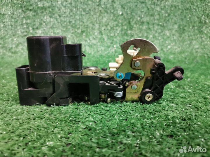 Замок боковой двери с центральным замком задний