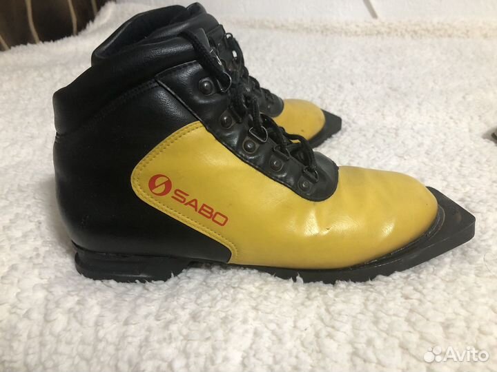 Лыжные ботинки