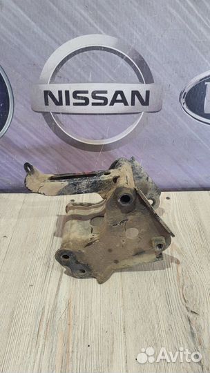 Опора двигателя двс Кронштейн Nissan primera P12