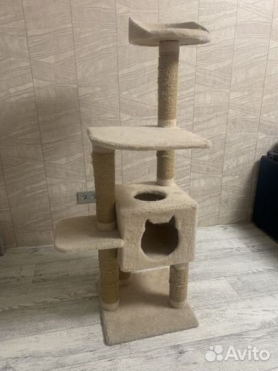 Кошачий домик с когтеточкой