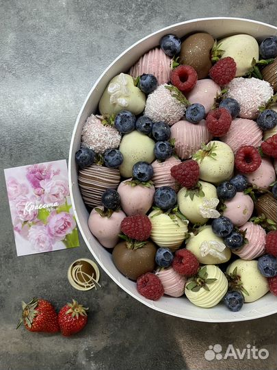 Клубника ягоды в шоколаде /шоколадные композиции