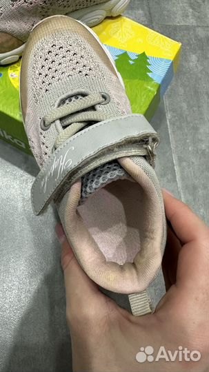 Кроссовки на девочку 25
