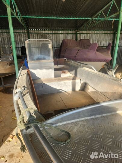 Лодка с мотором