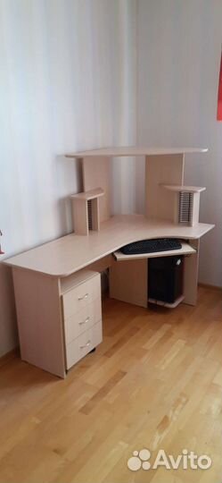 Компьютерный стол