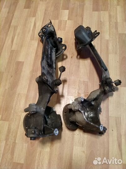 Кулак задний Audi Q3 Skoda Yeti Passat B6 Tiguan