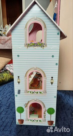 Кукольный домик с мебелью