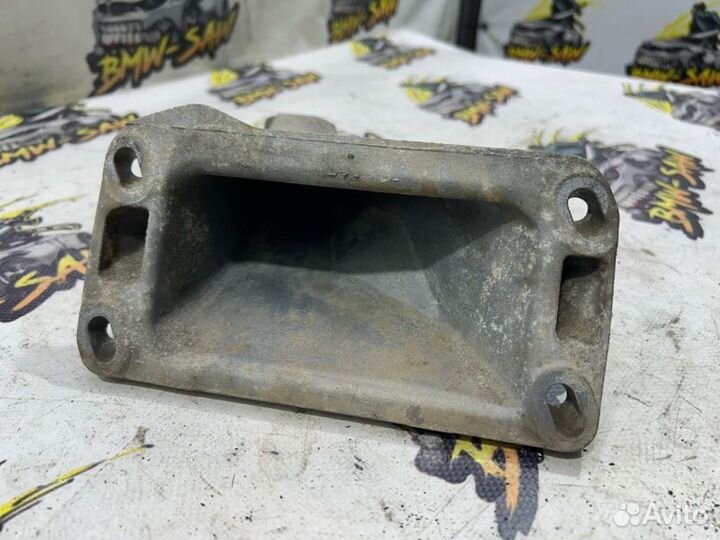 Кронштейн двигателя правый Bmw X5 E53 M54B30