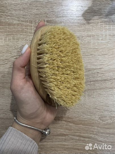 Массажная щетка для тела