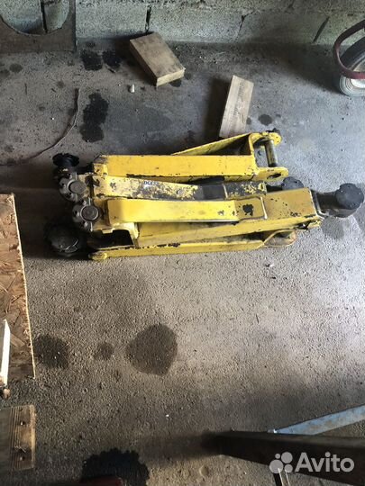 Подъемник автомобильный гидравлический