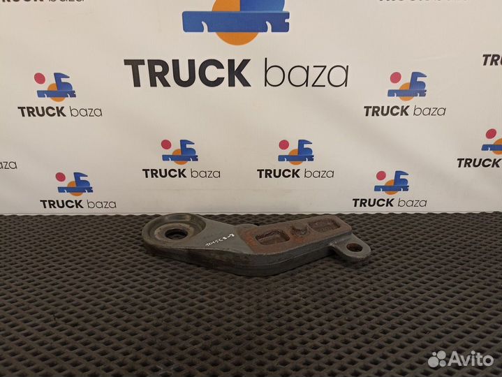 1740951 Кронштейн амортизатора