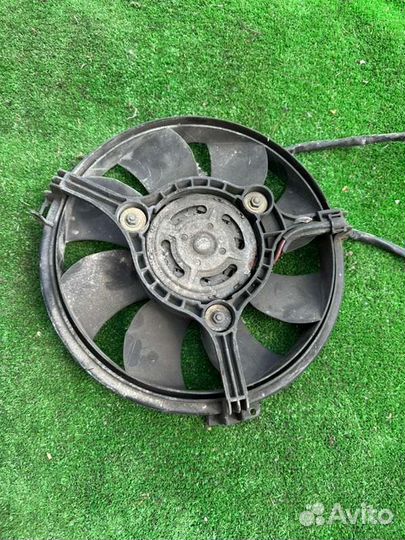 Вентилятор радиатора Audi A6 2.5 2001