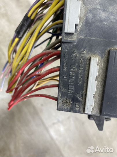 Блок предохранителей салонный Renault Logan