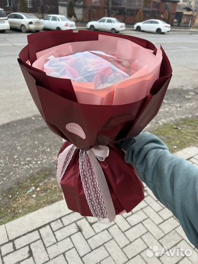 Клубника в шоколаде букеты