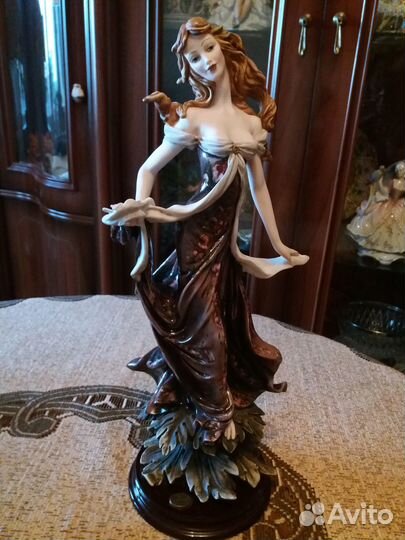 Статуэтка фарфор, Италия