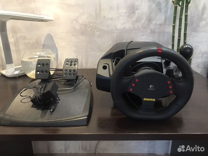 Игровой руль Logitech momo Racing