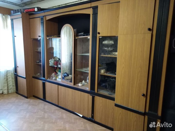 Стенка в большую комнату