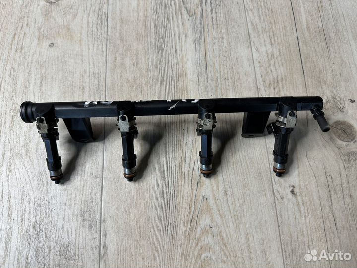 Топливная рампа Renault Logan 1