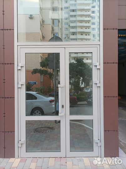 Двери алюминиевые