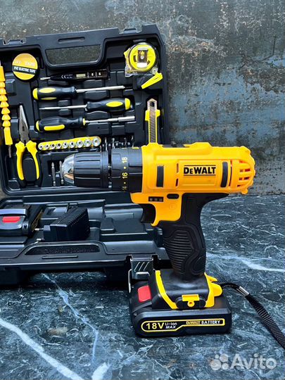 Шуруповерт ударный Dewalt 18V с набором