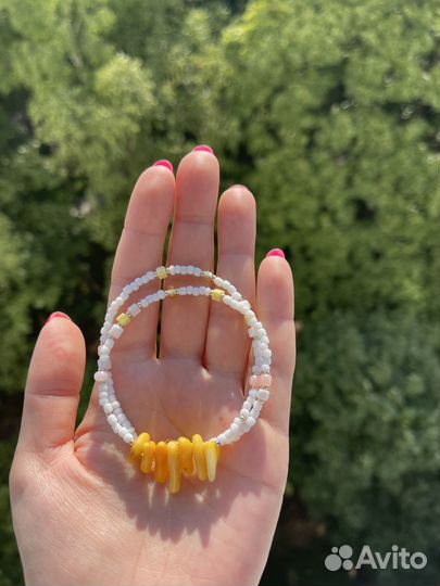 Нежные колье-чокеры с кораллом