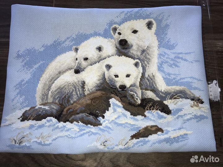 Готовая вышивка Медведи