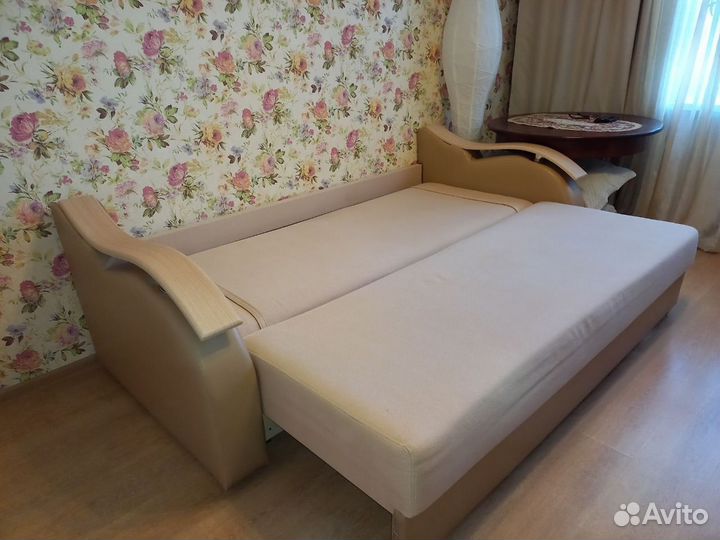 Диван двуспальный