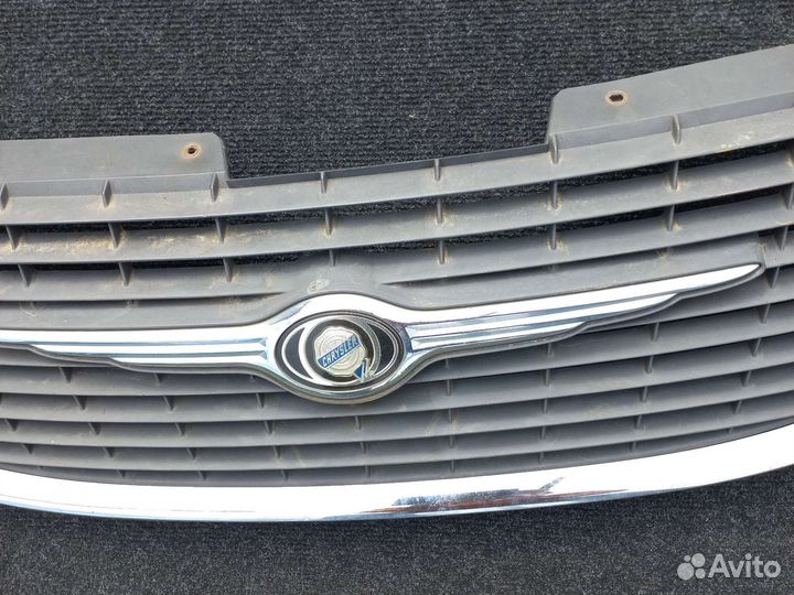 Chrysler Voyager(01-07)решётка 4857300AA радиатора