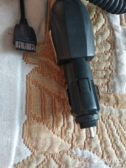 Автомобильное зарядное устройство