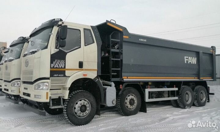 Водитель на самосвал / Грузовой самосвал