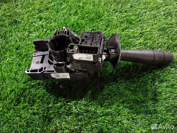 Переключатель поворотов подрулевой Renault Logan