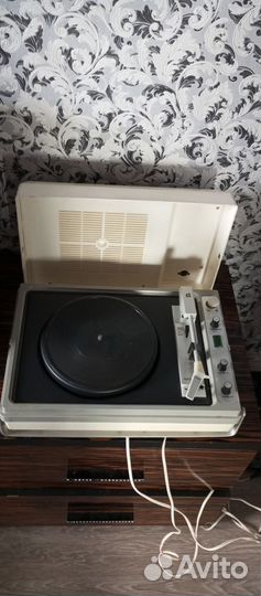 Проигрыватель винила СССР