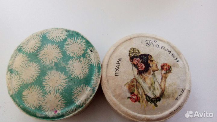 Коробочки от пудры с остатками (советских времен)