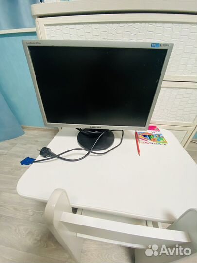 Монитор Samsung