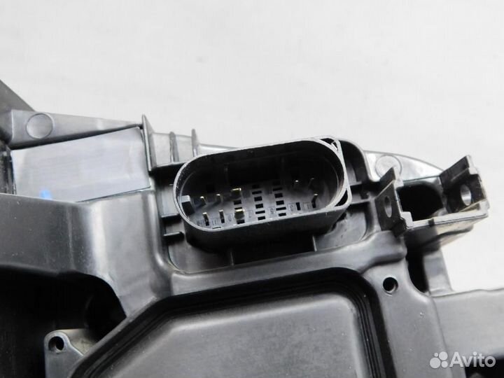 Фара левая Mercedes-Benz C-Class