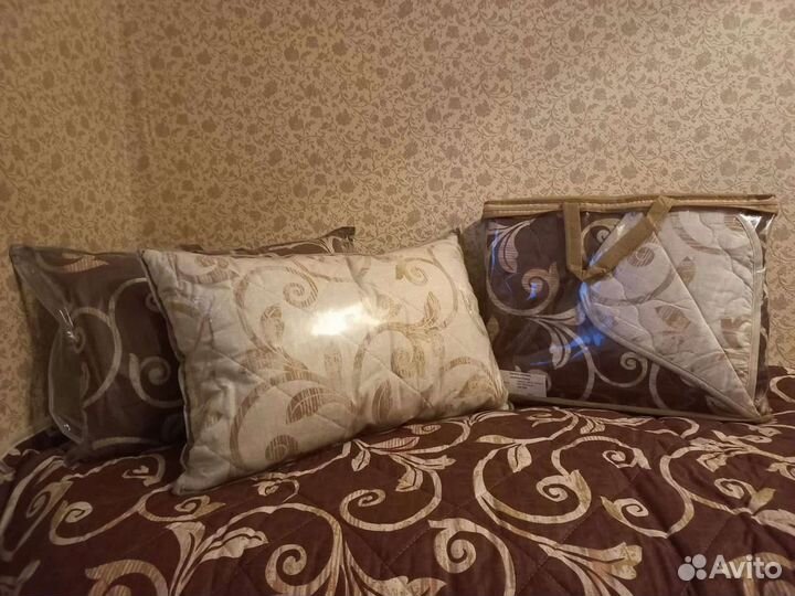 Пледы и подушки