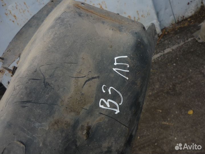 Подкрылок передний левый Фольцваген Пассат Б3