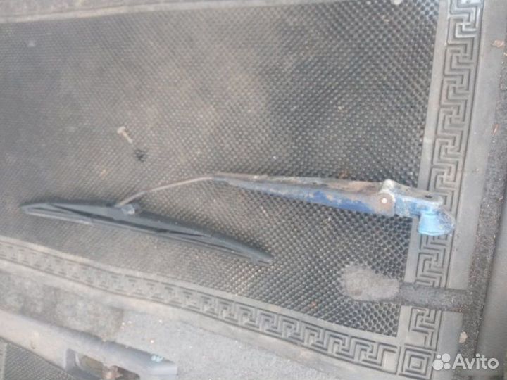 Поводок дворников задний Chrysler Voyager 3