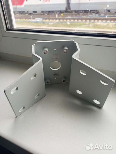 Угловой кронштейн для любой камеры