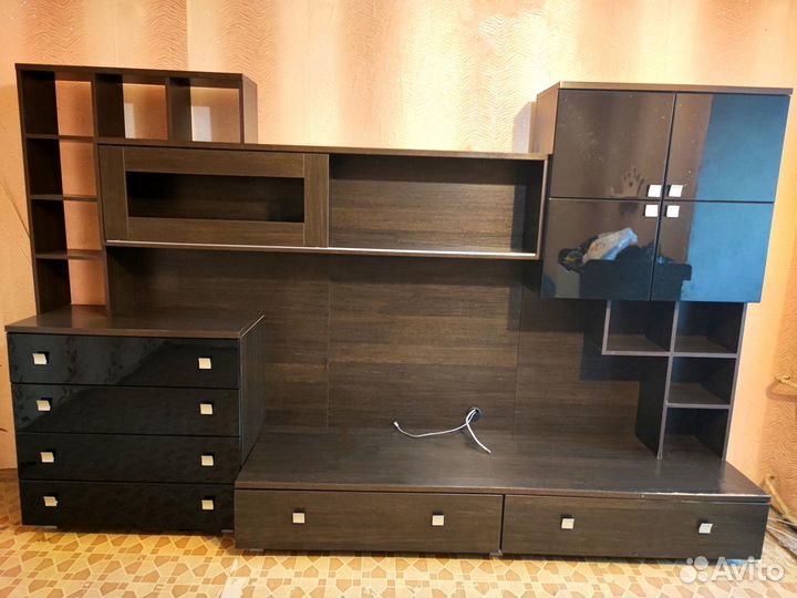 Стенка в гостиную