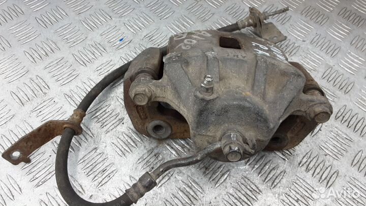 Суппорт передний правый Kia Soul рест. 2012