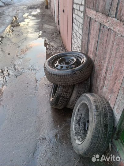 Колеса с колпаками и шинами Pirelli Cinturato P1