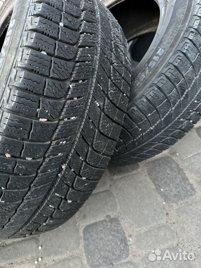 Michelin X-Ice 215/55 R17 98