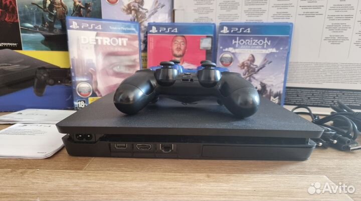 Sony PS4 Slim 1 Tb + 2 геймпада + 3 диска