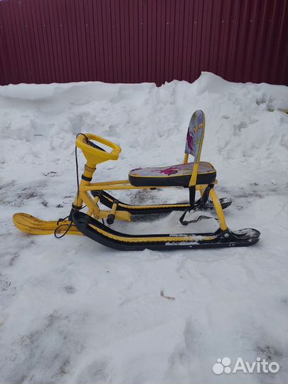 Детский снегокат со спинкой