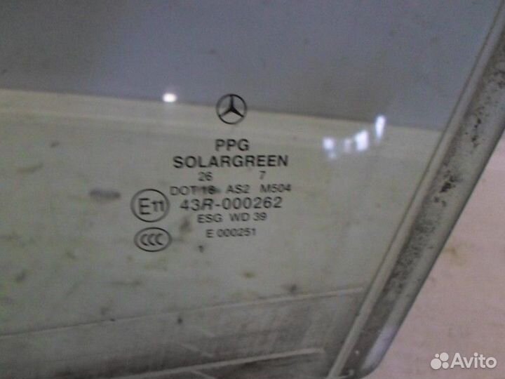 Стекло двери передней левой Mercedes W251 R-class